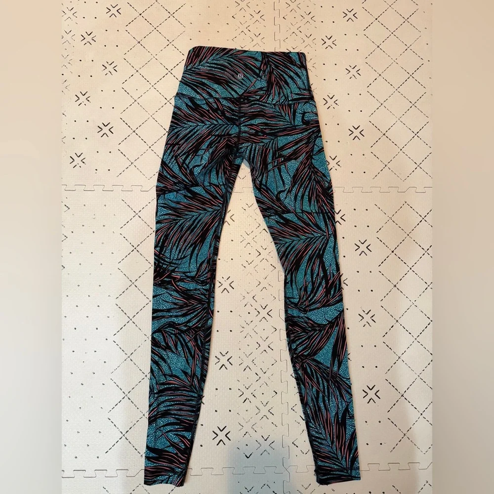 NWOT Lululemon Wunder‎ Under Pant (Hi-Rise) Palm Lace Tofino Teal Multi